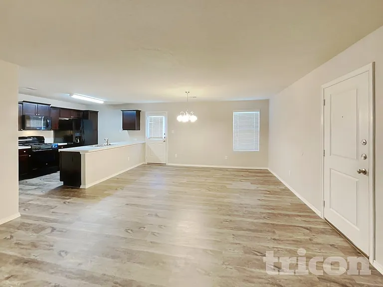 8506 Amistad Cv — Photo 3