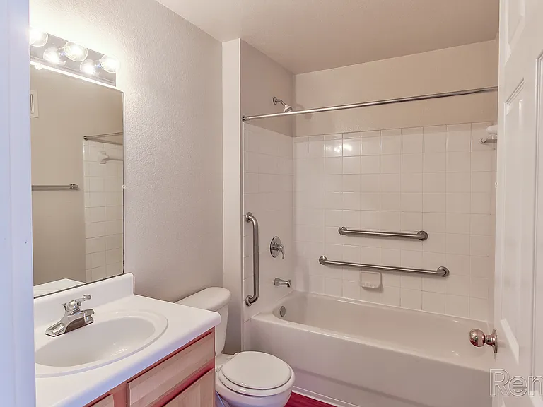 Plymouth Ridge Apartments — Photo 18