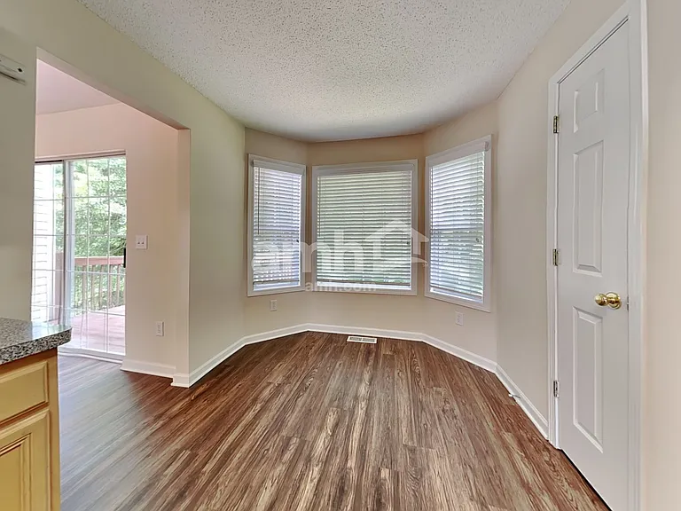 5745 Newnan Cir — Photo 4