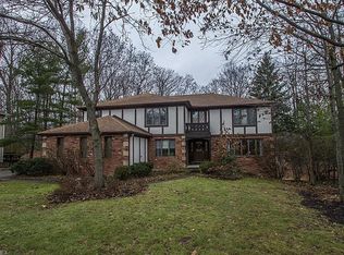 9958 Gatewood Dr, Brecksville, OH 44141