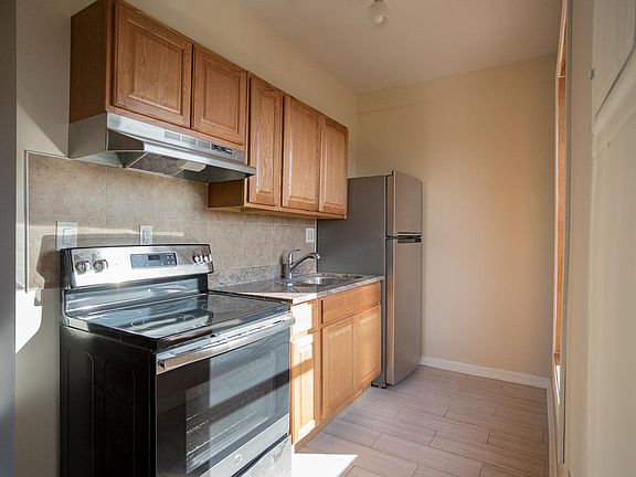 5th image of 253 Erskine St #104