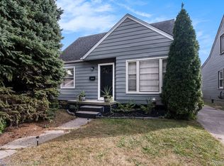 2460 Woodward Hts, Ferndale, MI 48220