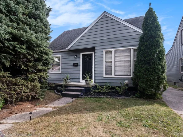 2460 Woodward Hts, Ferndale, MI 48220