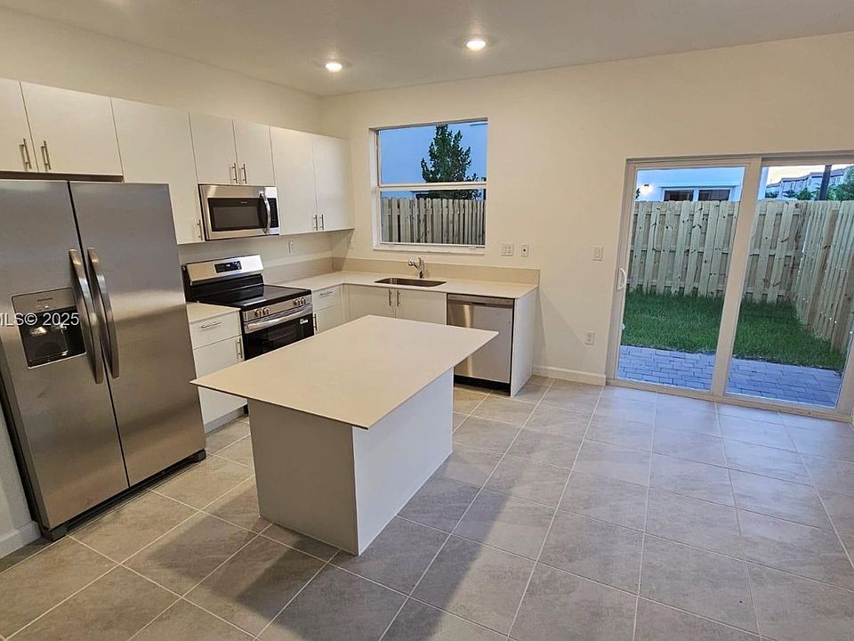 1st image of 2618 SE 27th Ct #2618