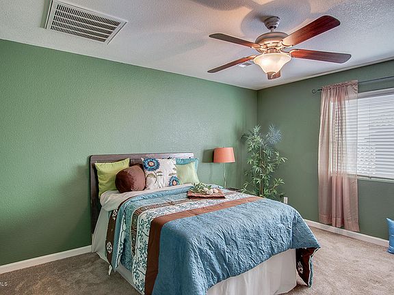 4th image of 1019 E Iris Dr