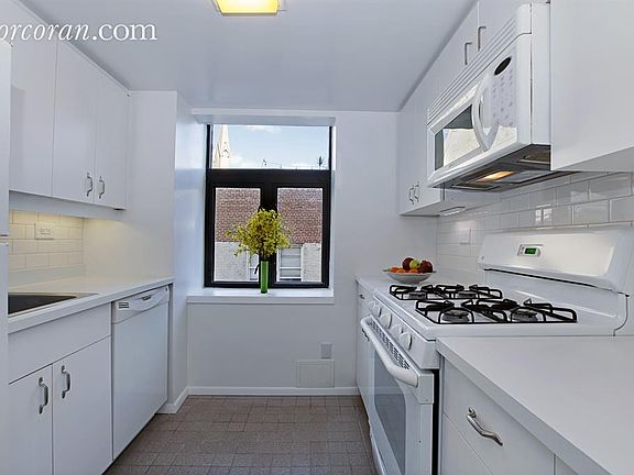 5th image of 135-145 W 70th St #7A