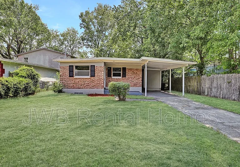 2262 Kingston St — Photo 1