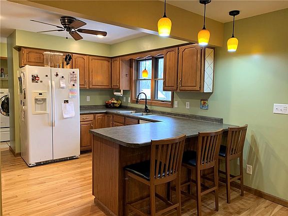4th image of 8407 Meadow Dr