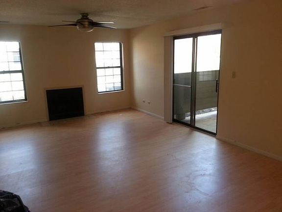 Huge Living Room w/firepl