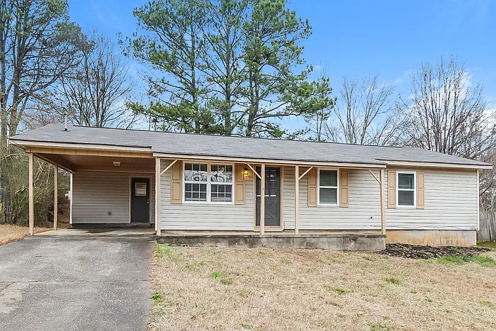 612 Ralph Rd SE — Photo 1