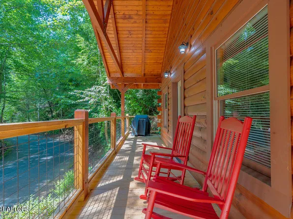1695 Misty Hollow Way, Gatlinburg, TN 37738
