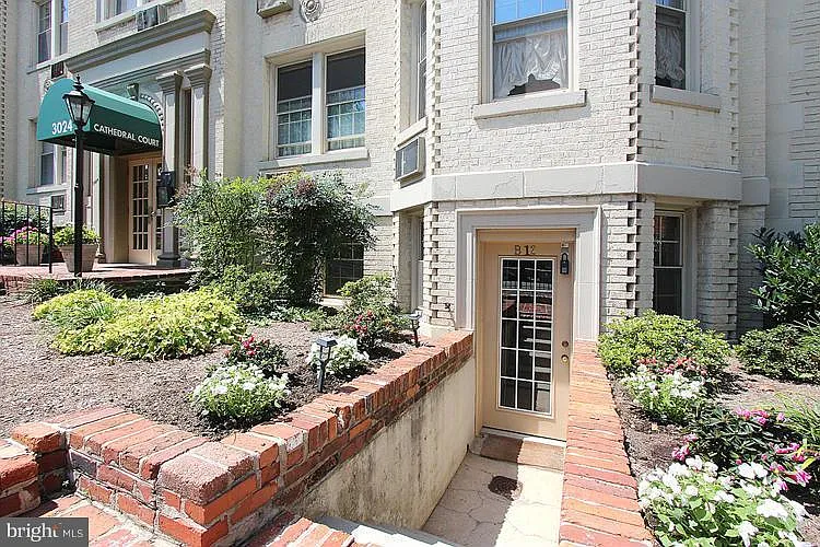 Building Photo - 3024 Wisconsin Ave NW