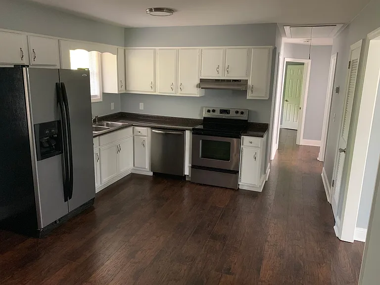 16 Peachtree St — Photo 3