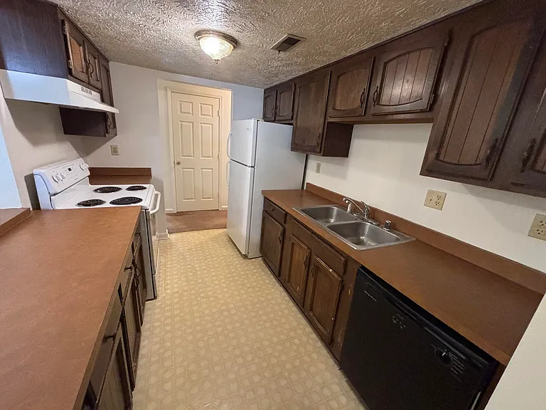 392 Pasadena Dr — Photo 8