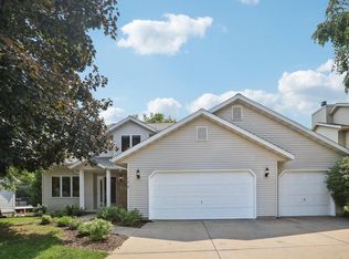 128 Fairbrook Dr, Waunakee, WI 53597