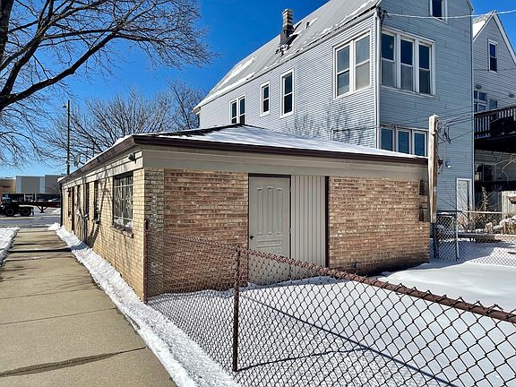 2nd image of 2935 N Ashland Ave