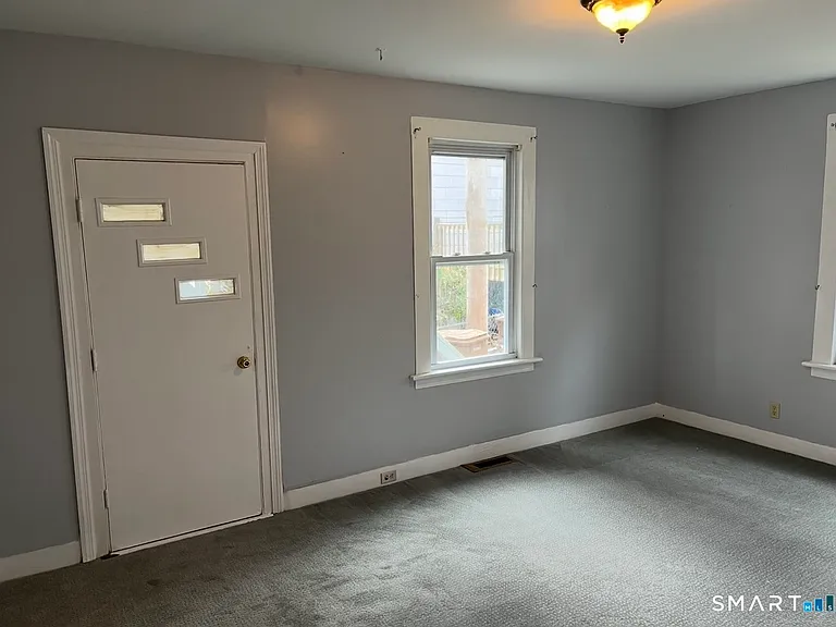 109 1/2 Oak Ave — Photo 4