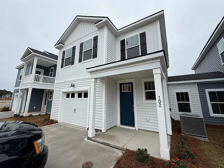 102 Hawthorne Landing Dr — Photo 1