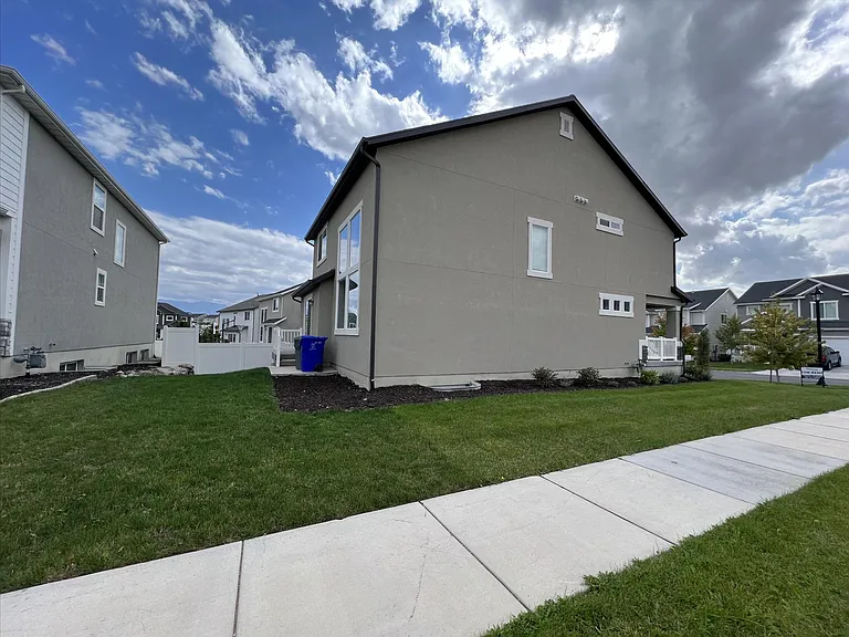 1758 W Stone Gate Dr — Photo 3