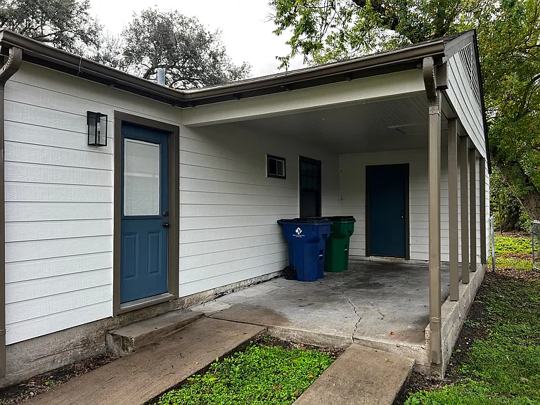 724 Kyle St — Photo 3