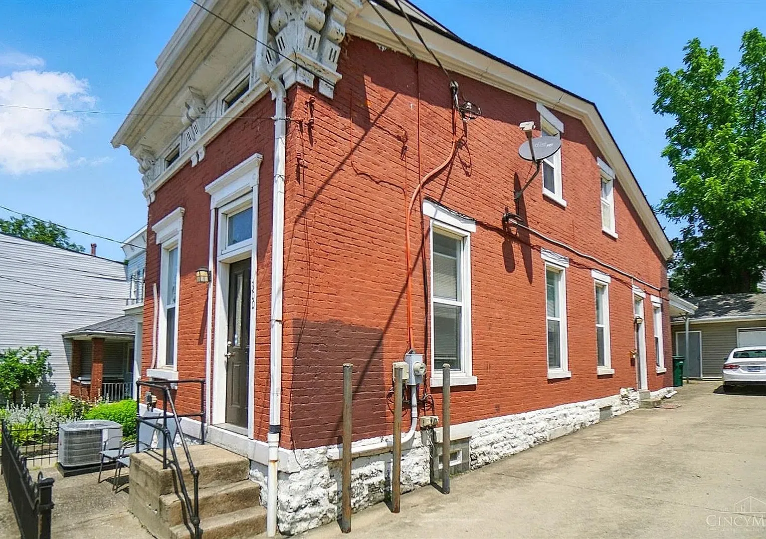 4 Bed/2 Bath on Emming Mins. from UC Campus for Only $785/pp ($3140/mo) w/Garage Parking — Photo 4