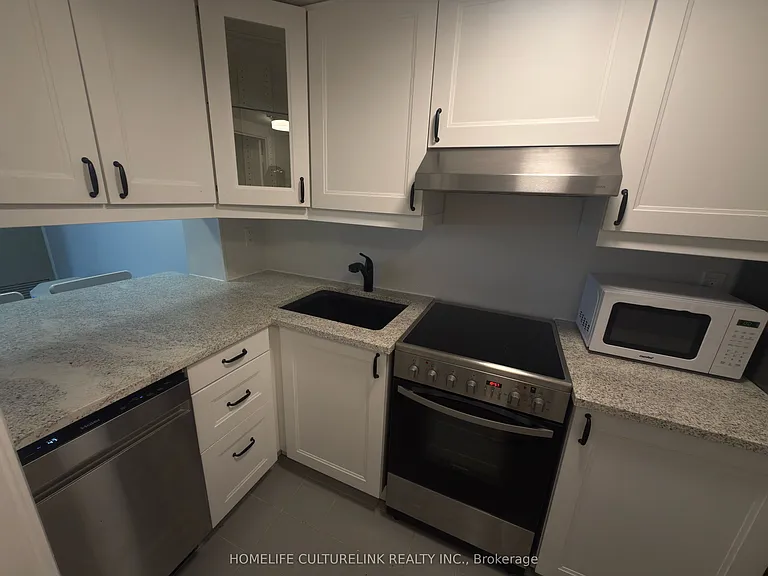 711 Bay St #1712 — Photo 3