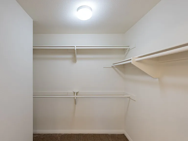 Glenoaks Villas — Photo 37