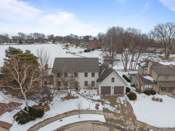 1960 Cliffview Ct, Oshkosh, WI 54901