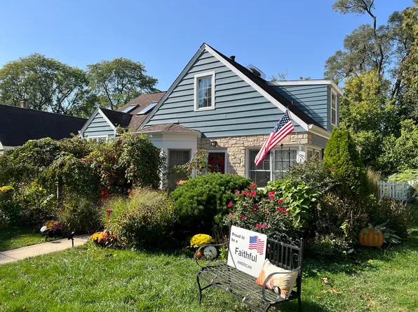 10 Hiawatha Dr, Clarendon Hills, IL 60514