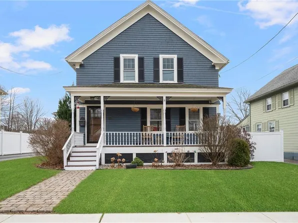 15 Park Ave, Burrillville, RI 02830