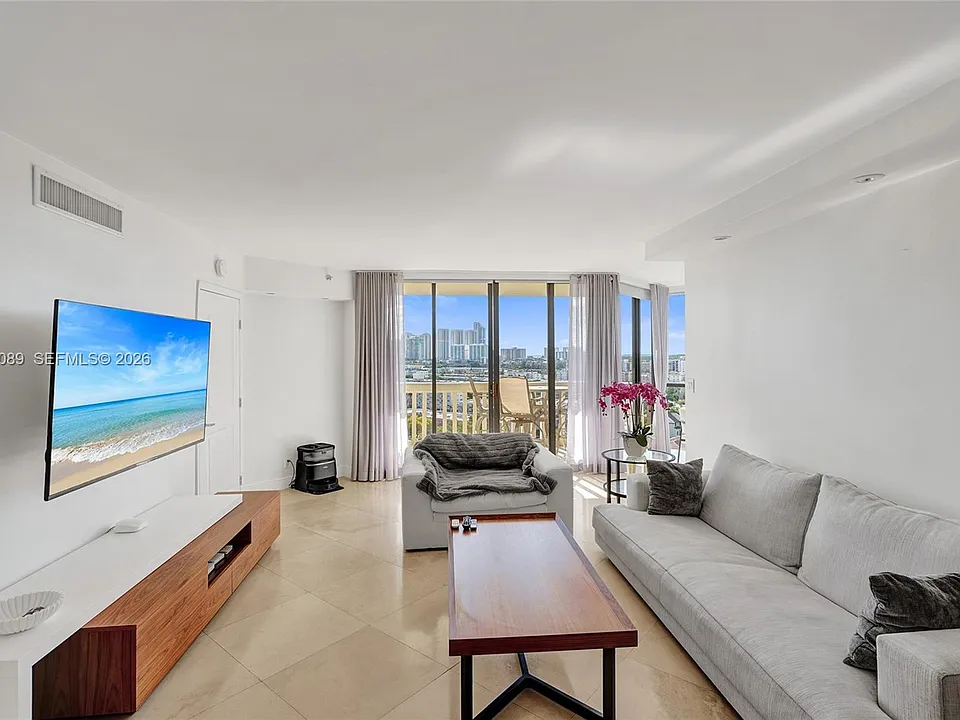 1000 E Island Blvd #1403