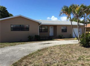 135 W 37th St, Riviera Beach, FL 33404