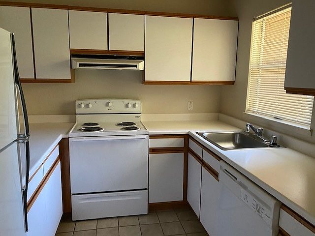 2nd image of 1220 Hayes St APT 15