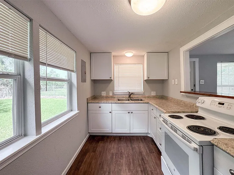 18027 W Clover Ln — Photo 11