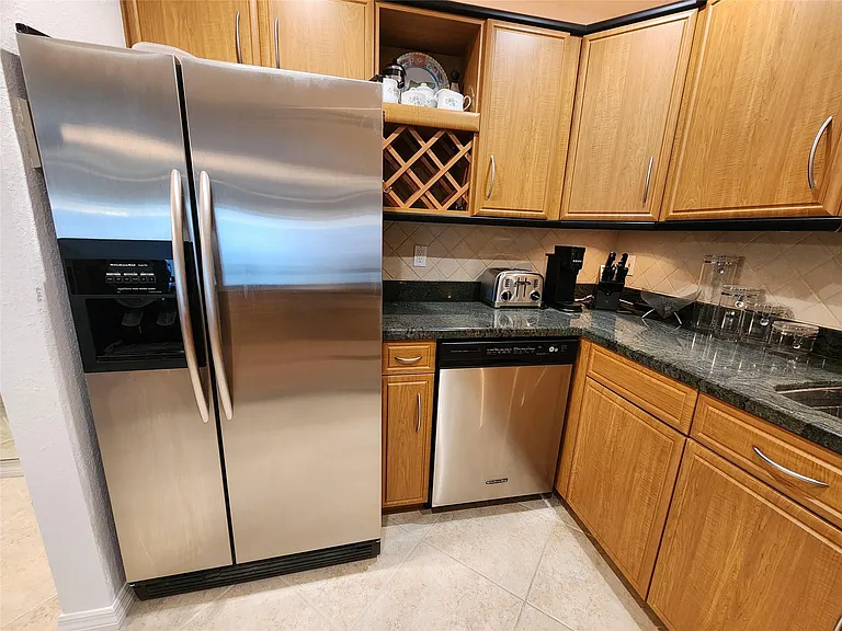6437 Bay Club Dr #4 — Photo 12