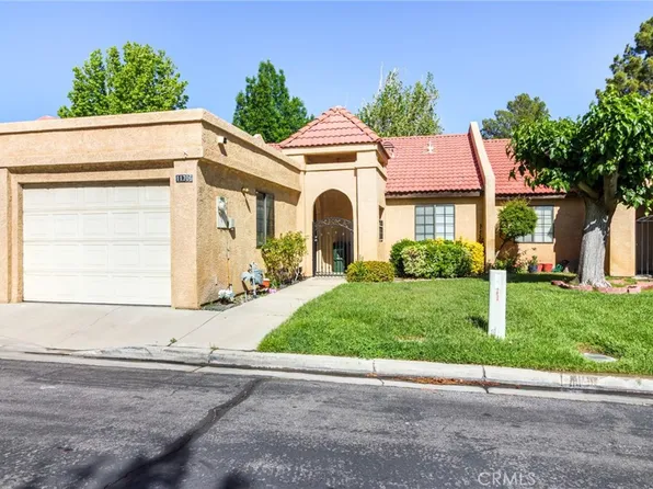 11706 Oak St, Apple Valley, CA 92308