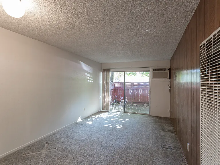 Viking Apartments — Photo 3