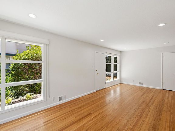 3rd image of 815 Roble Ave