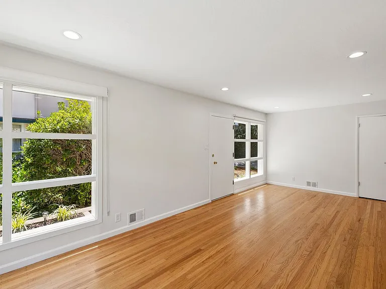 815 Roble Ave — Photo 3