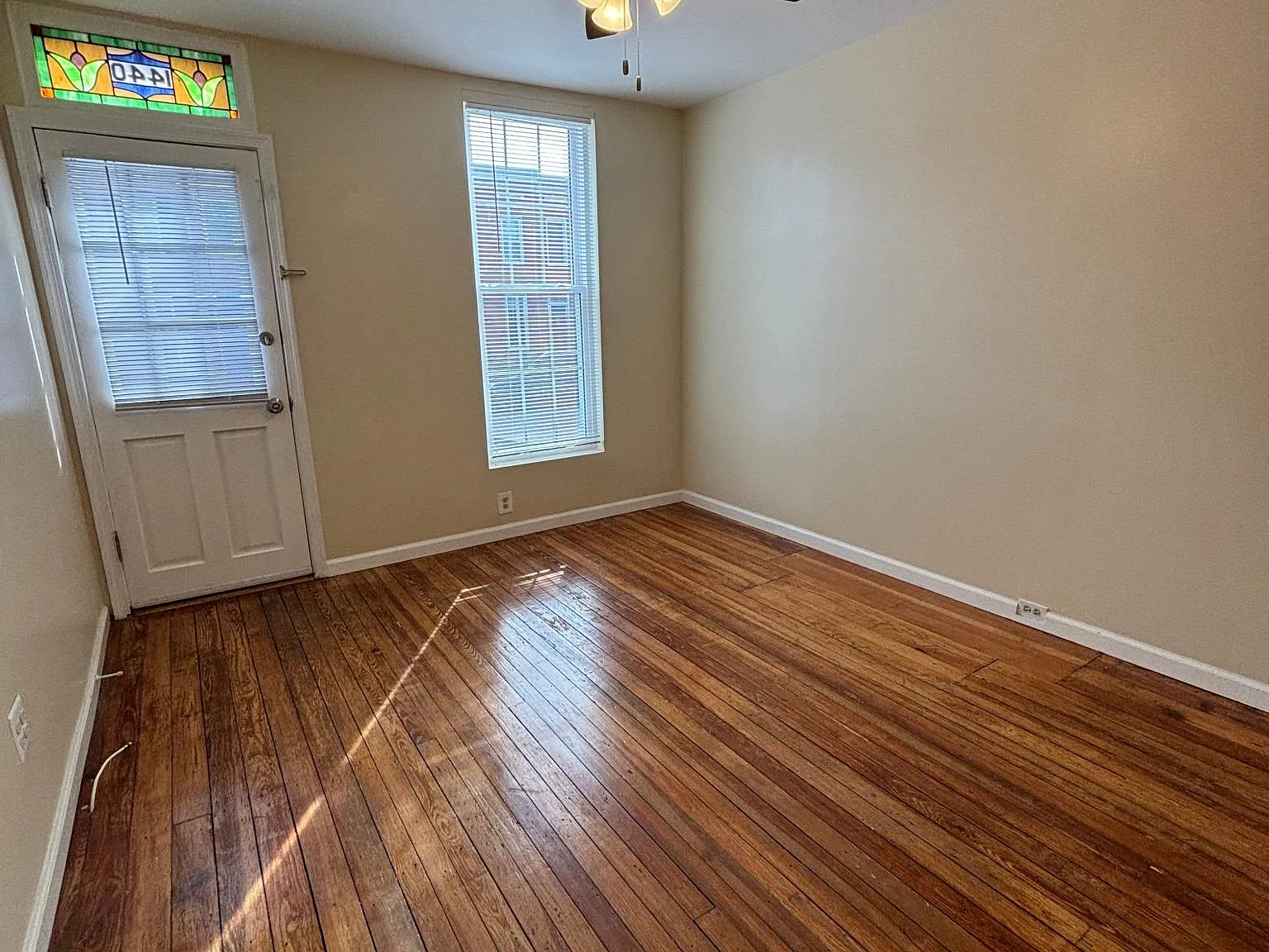2 bed, 1000 sqft, $2,000 — Photo 2