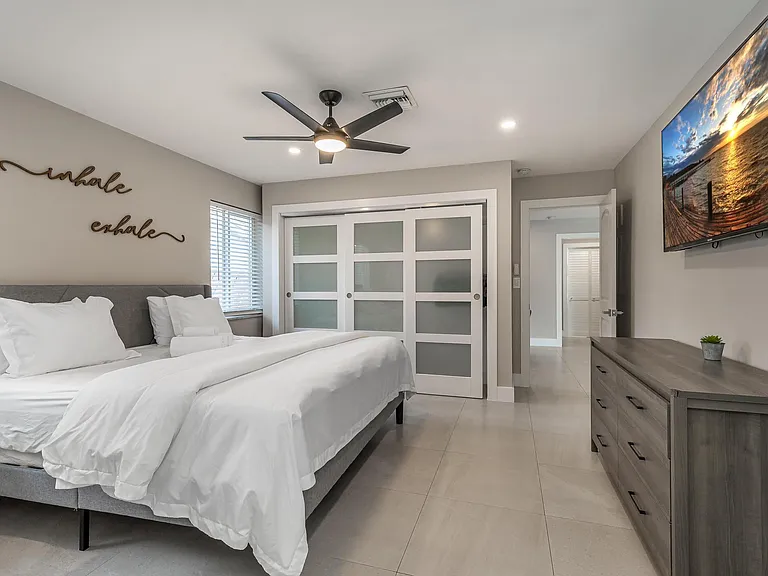 300 SE 8th Ct — Photo 14