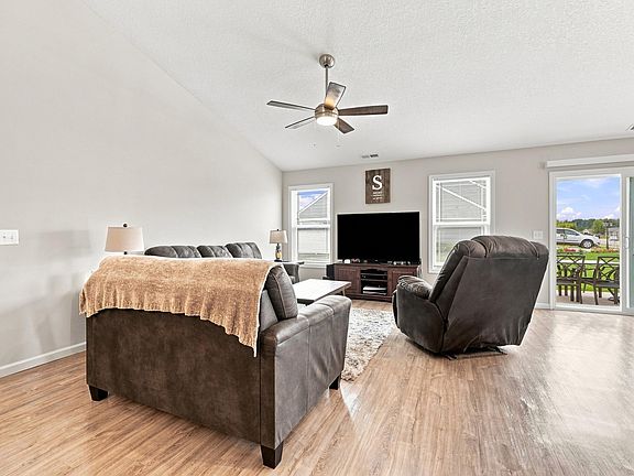 4th image of 1012 N Walsh St