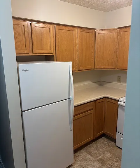 Sunset Cove Apartments — Photo 11