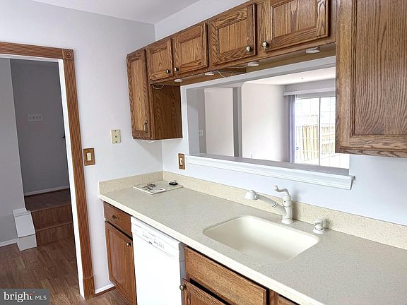 5th image of 9422 Sea Breeze Ct