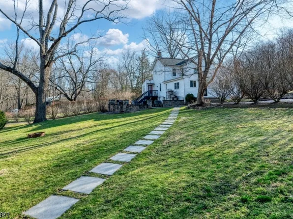 144 E Valley Brook Rd, Washington Twp., NJ 07853