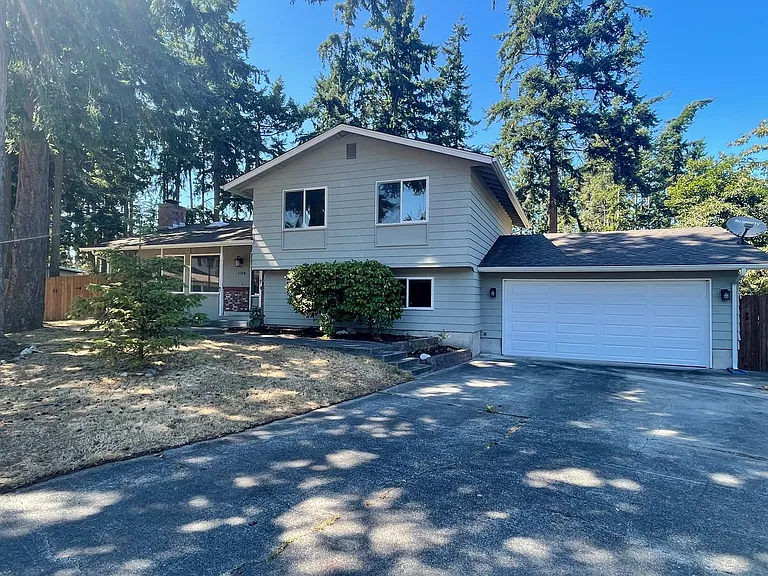 1168 Tulip Ln — Photo 2