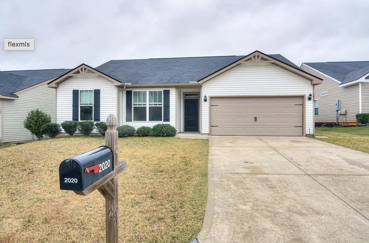 3 bed, 2.0 bath, 1551 sqft, $1,900 — Photo 2