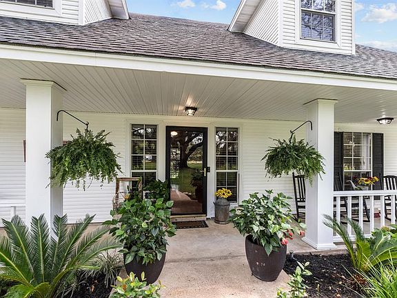 3rd image of 9601 Twin Oaks Dr