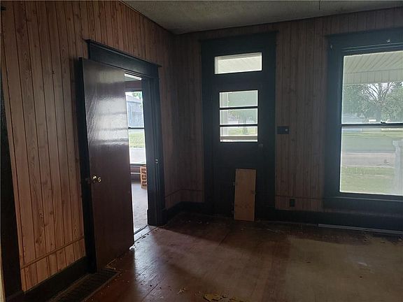 2nd image of 631 W Main St