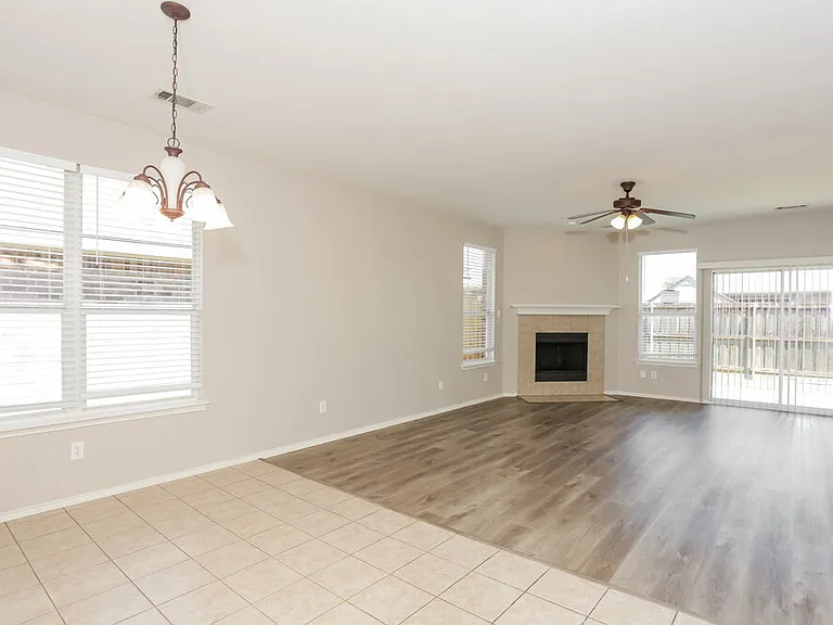 7633 Hollow Forest Dr — Photo 5